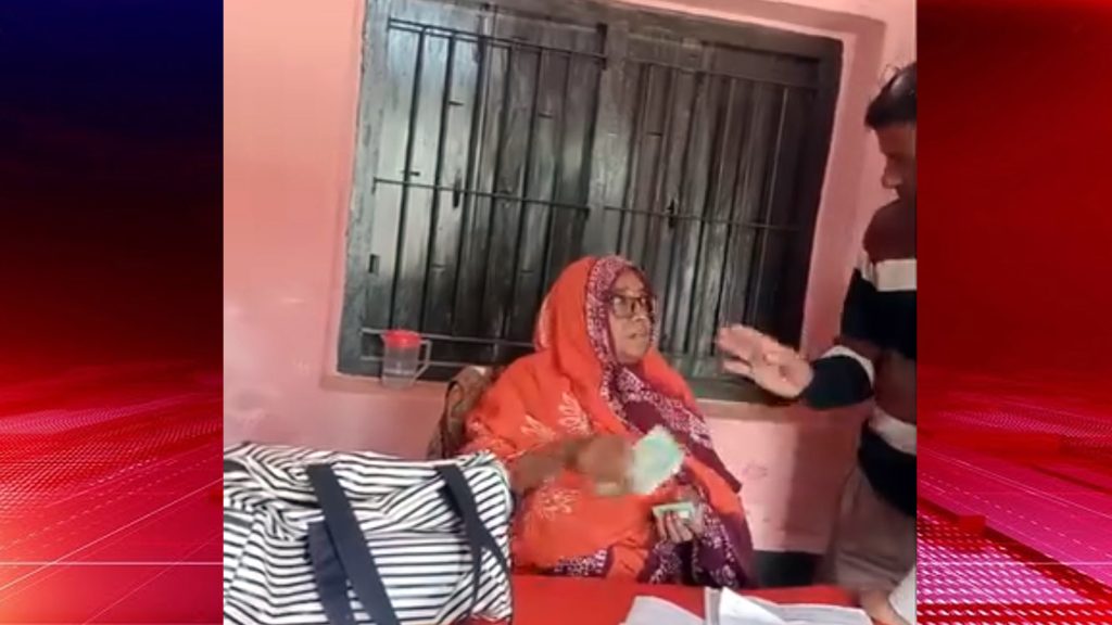 সব খারিজ হবে, তুই খালি টাকা পাঠাবি’—ভূমি কর্মকর্তার ঘুষের ভিডিও ভাইরাল
