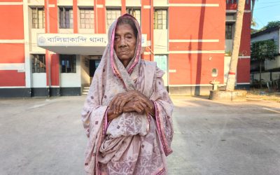 সন্তান-নাতিদের নির্যাতনের অভিযোগে থানায় ৯০ বছরের বৃদ্ধা