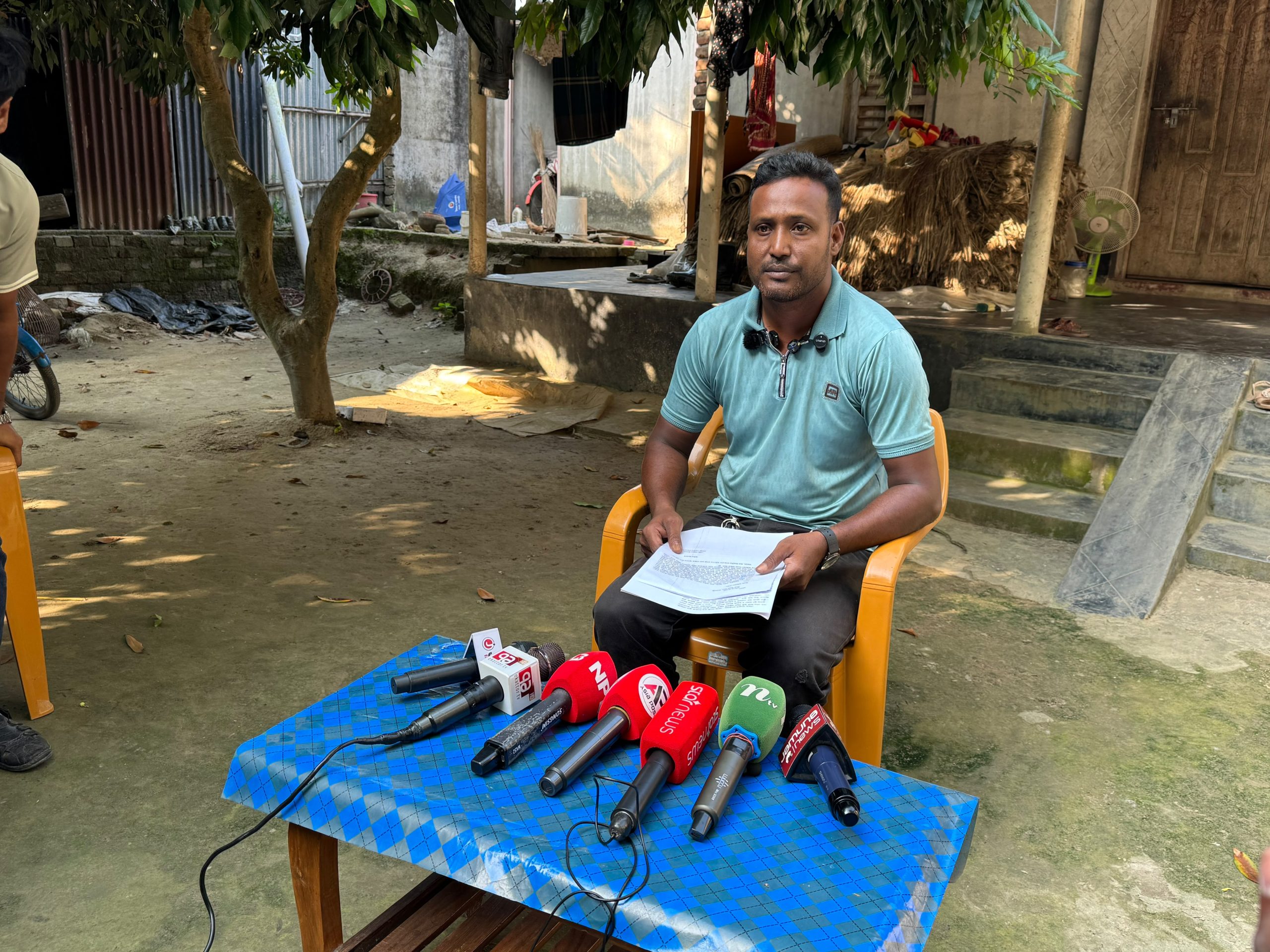 রাজবাড়ীতে জমি নিয়ে বিরোধ, ধর্ষণচেষ্টার মামলায় হয়রানির অভিযোগ ,সংবাদ সম্মেলনে সুষ্ঠু তদন্তের দাবি ভুক্তভোগীর