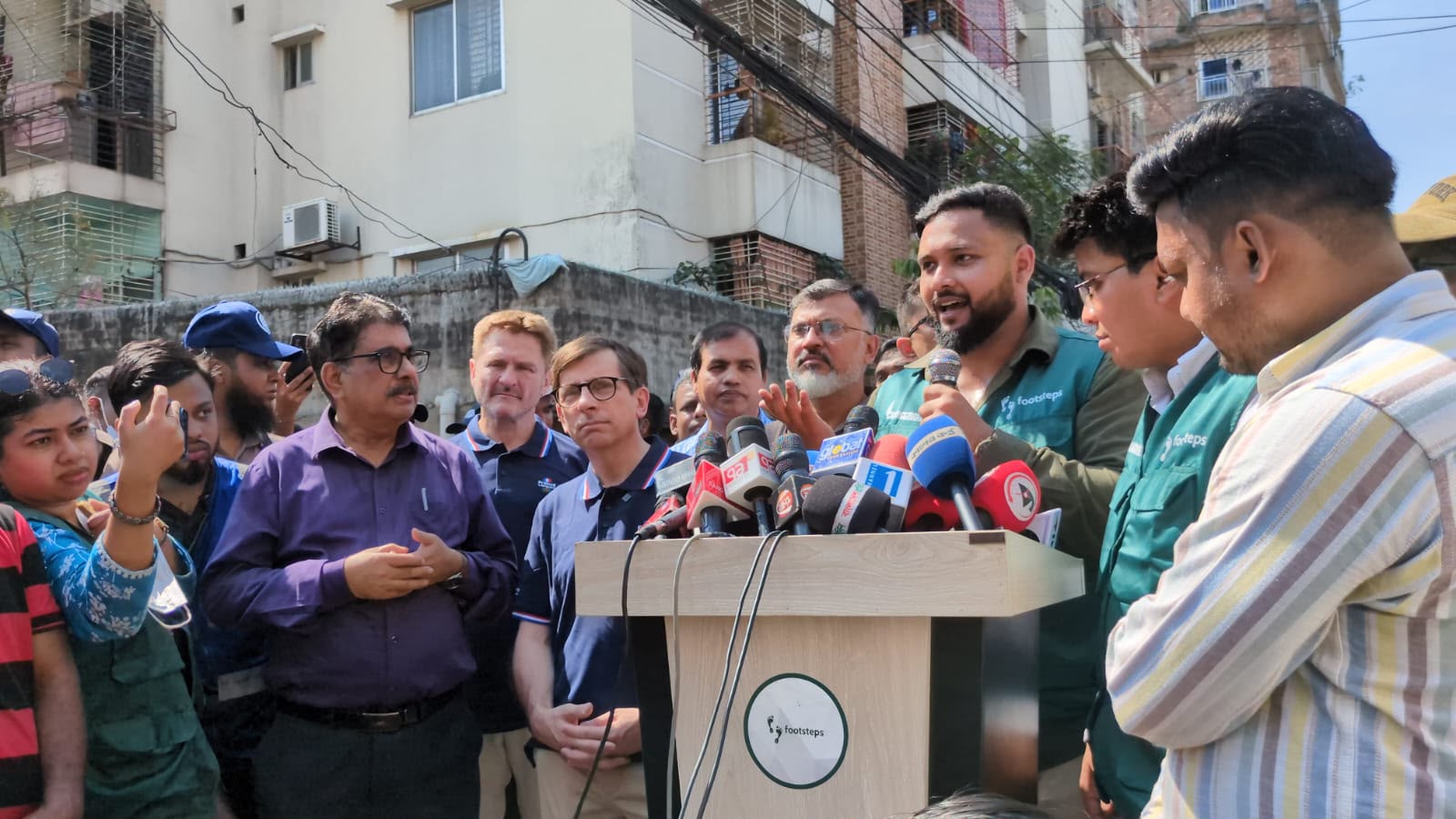 প্যারিস খাল বাঁচাতে তরুনদের তিন দিনের পরিচ্ছন্নতা অভিযান শুরু