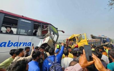 নাসিকে বাস-ট্রাক মুখোমুখি সংঘর্ষ: নিহত অন্তত ১৪, আহত ৩২