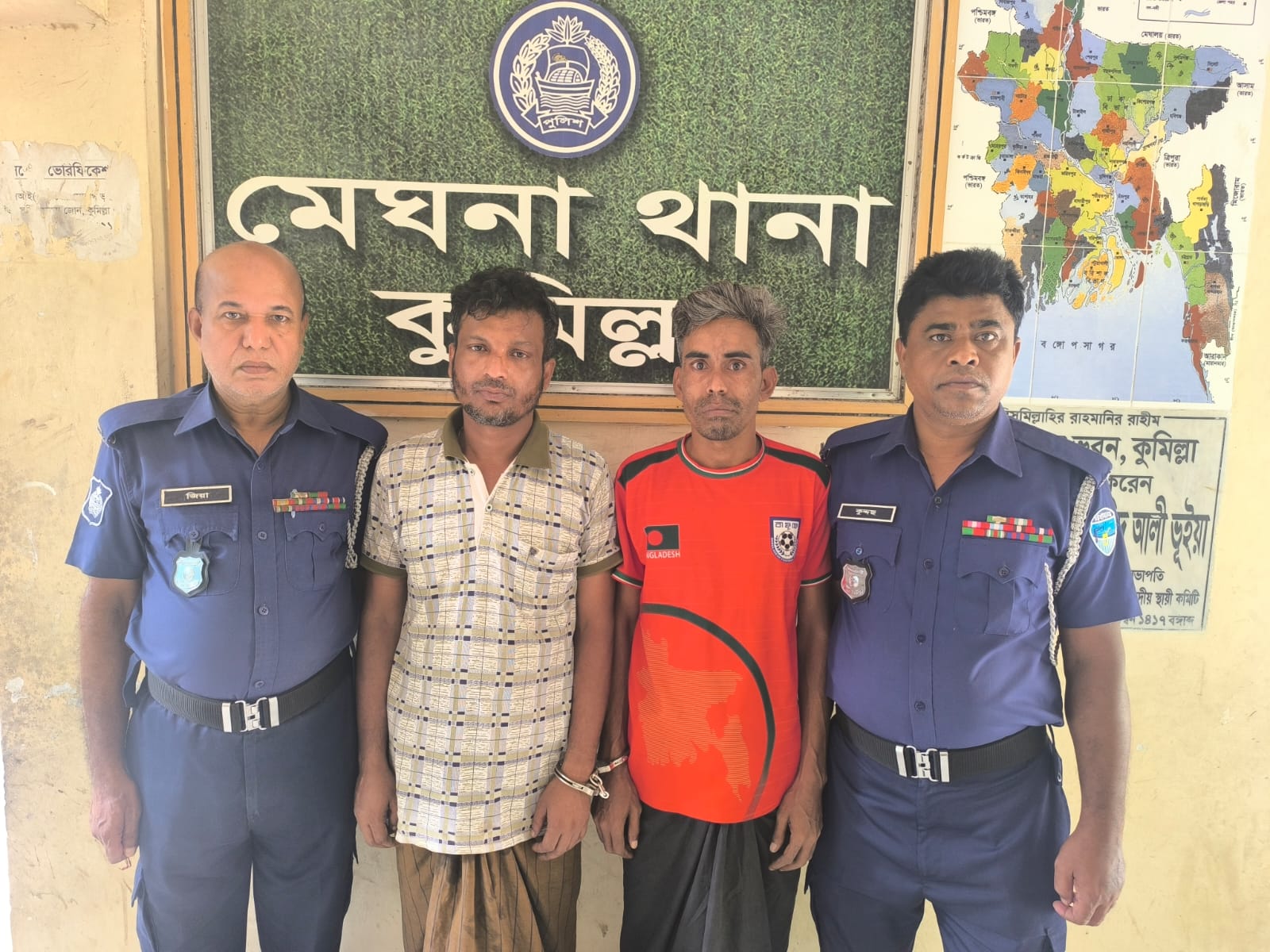 মেঘনায় ভ্যানিটি ব্যাগ চুরির ঘটনায় গ্রেপ্তার ২, টাকা ও স্বর্ণালংকার উদ্ধার