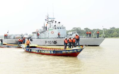 ​মা ইলিশ রক্ষায় কোস্টগার্ড ও নৌপুলিশের যৌথ অভিযান